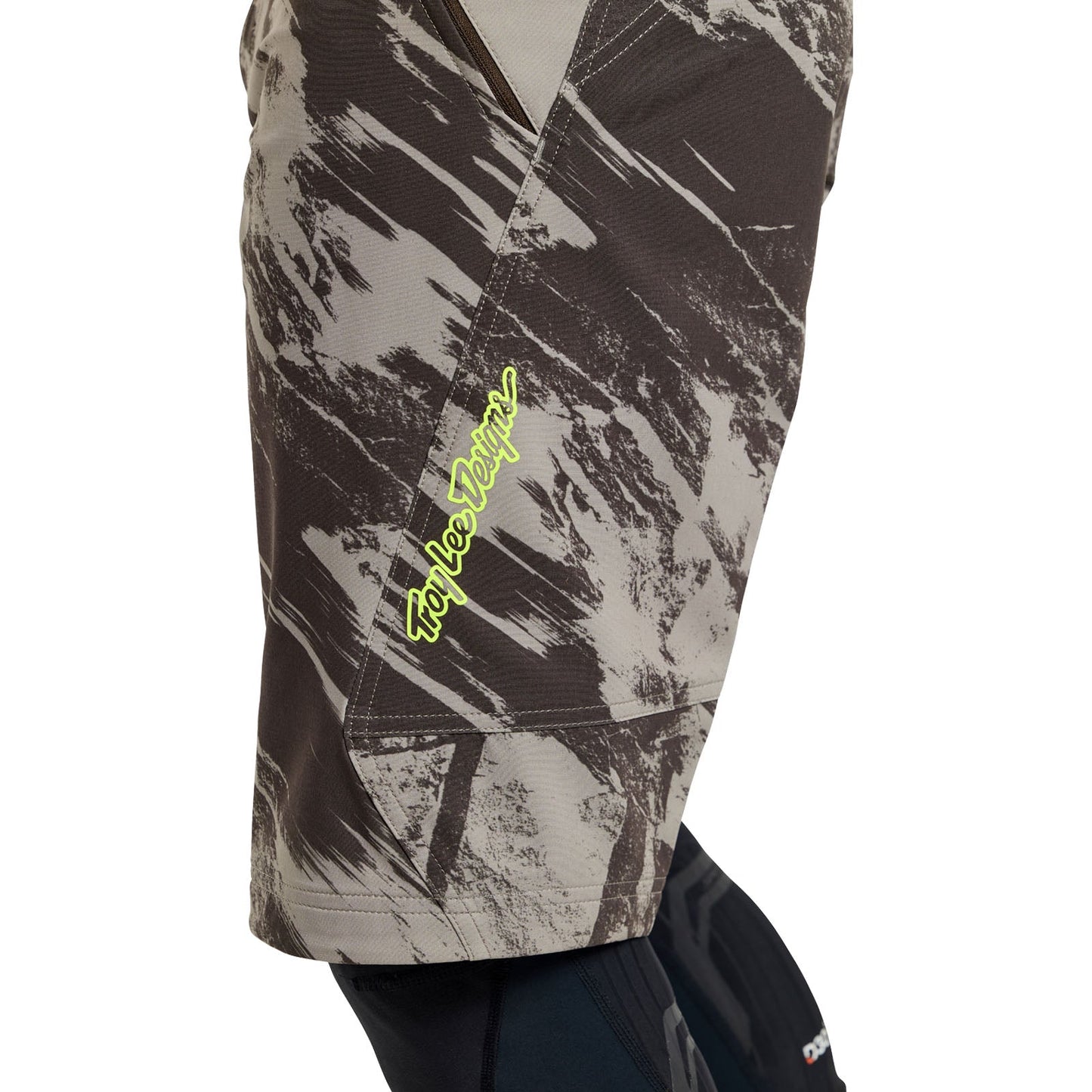 Skyline Short Shell Elemental Dark Earth